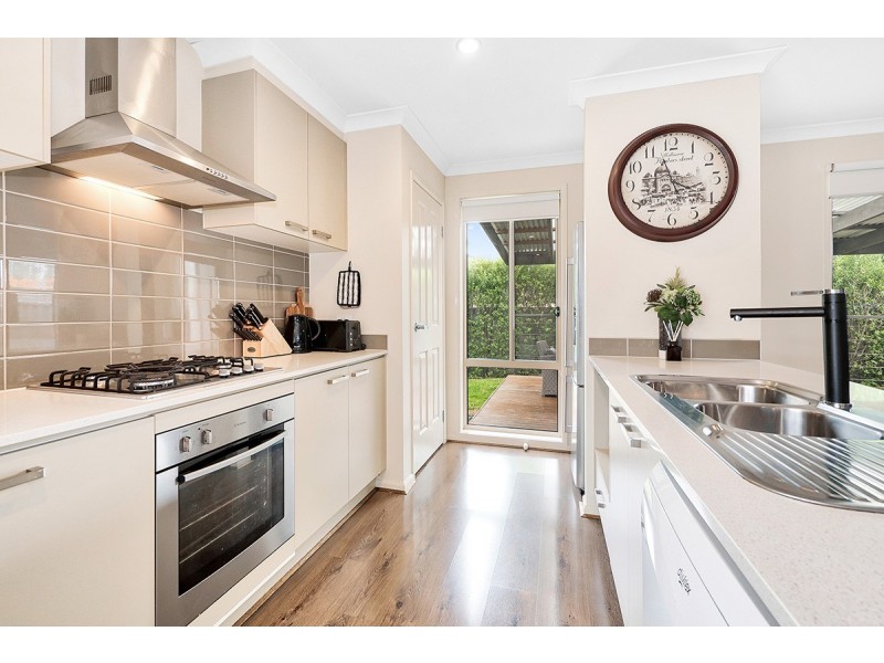 4 Wagner Close, Cranbourne East VIC 3977