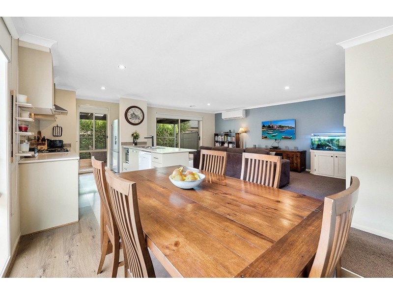 4 Wagner Close, Cranbourne East VIC 3977