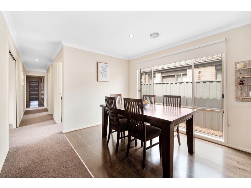 4 Wagner Close, Cranbourne East VIC 3977