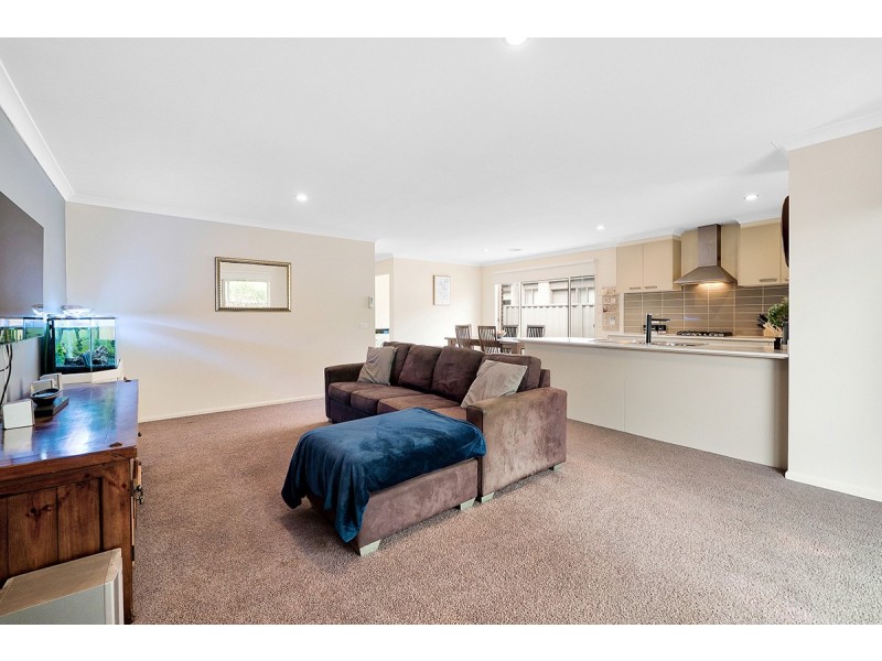 4 Wagner Close, Cranbourne East VIC 3977