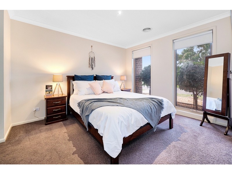 4 Wagner Close, Cranbourne East VIC 3977