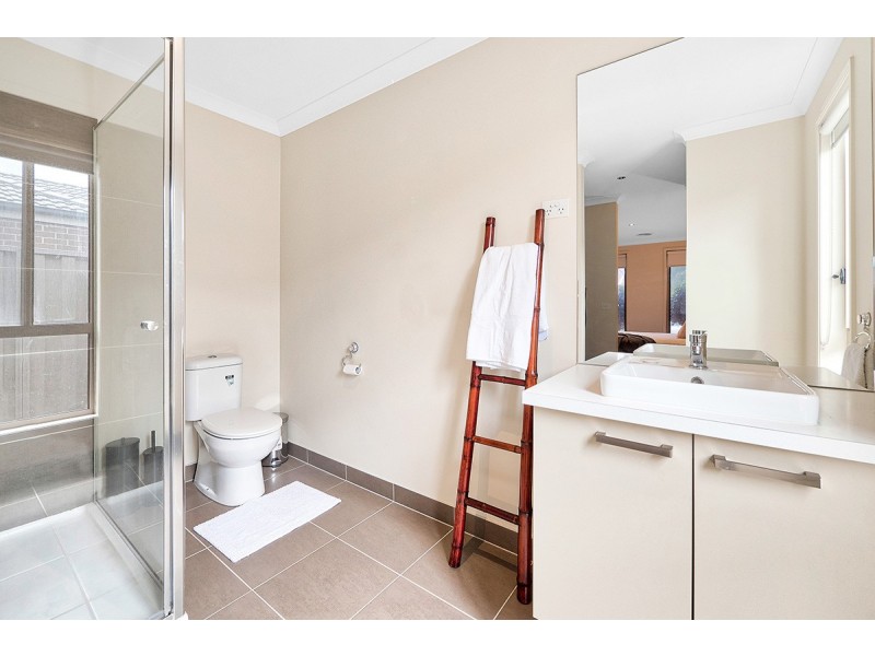 4 Wagner Close, Cranbourne East VIC 3977