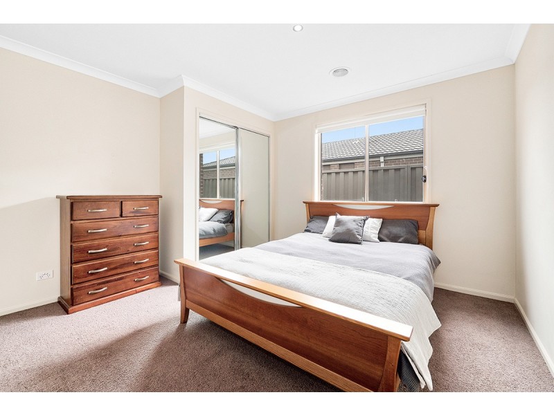 4 Wagner Close, Cranbourne East VIC 3977