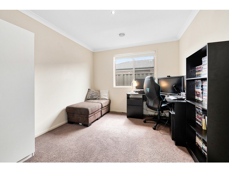 4 Wagner Close, Cranbourne East VIC 3977