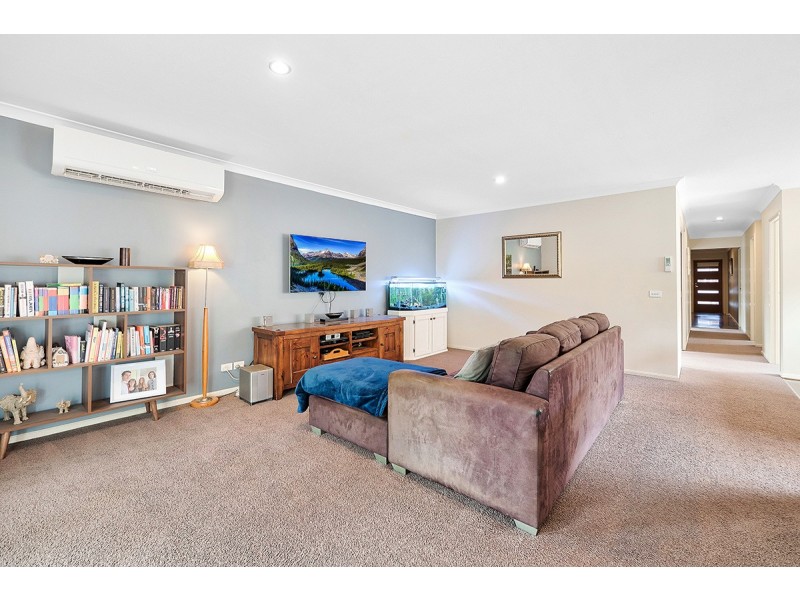 4 Wagner Close, Cranbourne East VIC 3977