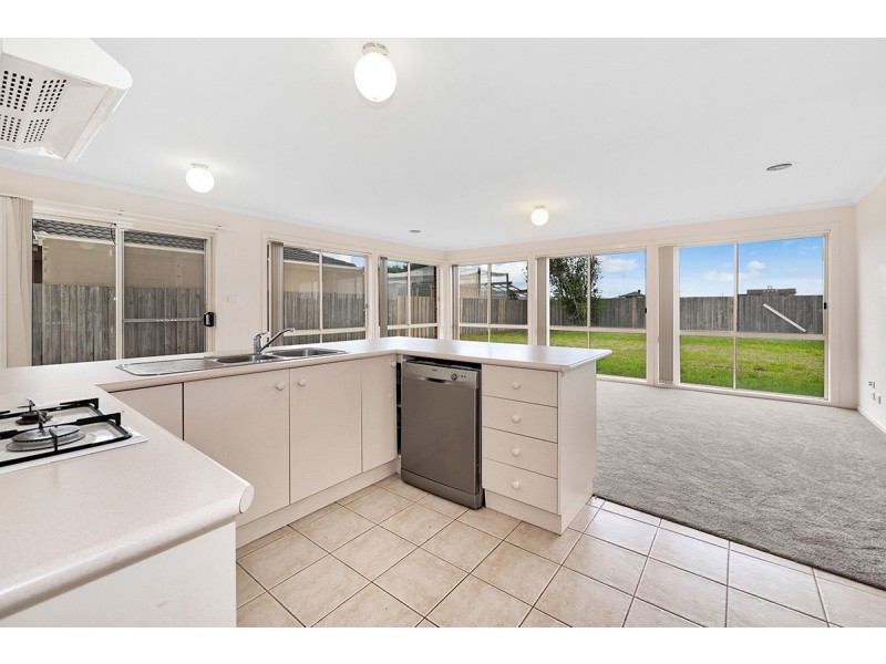 27 Shaftsbury Avenue, Berwick VIC 3806