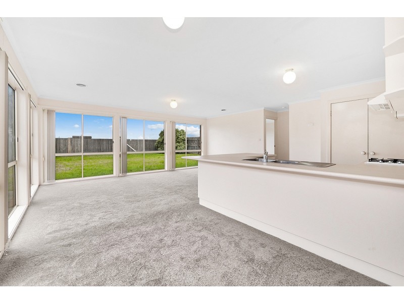 27 Shaftsbury Avenue, Berwick VIC 3806