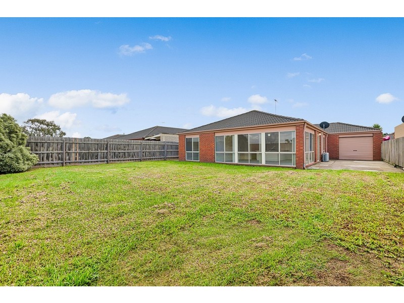 27 Shaftsbury Avenue, Berwick VIC 3806
