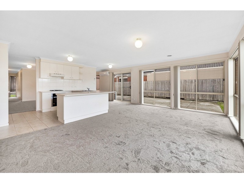 27 Shaftsbury Avenue, Berwick VIC 3806