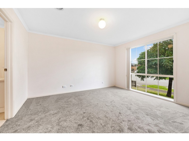 27 Shaftsbury Avenue, Berwick VIC 3806