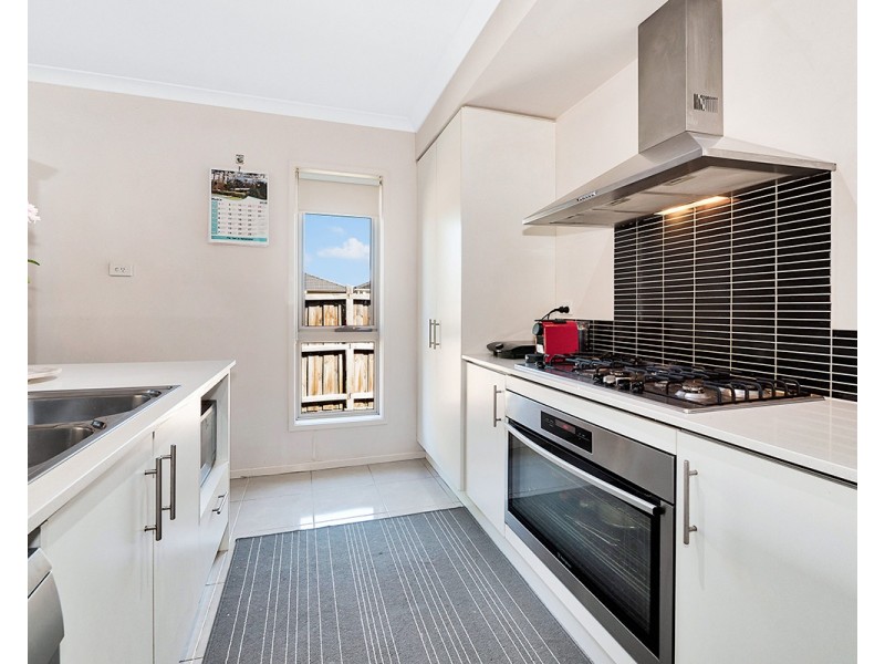 2 Watford Avenue, Cranbourne West VIC 3977