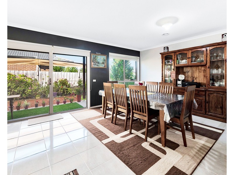 2 Watford Avenue, Cranbourne West VIC 3977