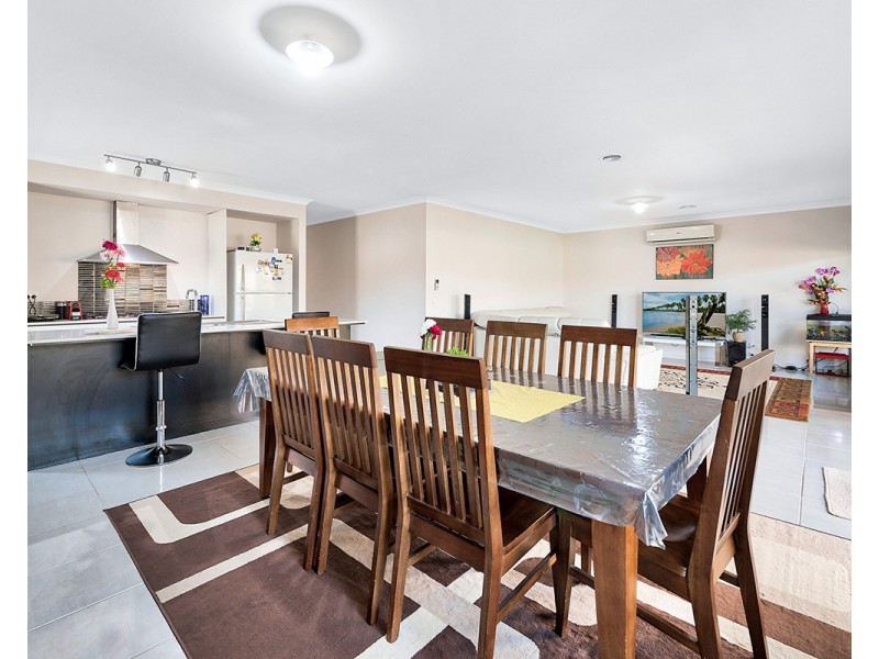 2 Watford Avenue, Cranbourne West VIC 3977