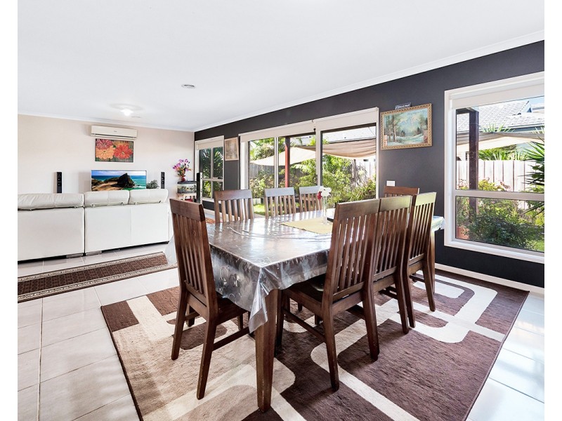 2 Watford Avenue, Cranbourne West VIC 3977