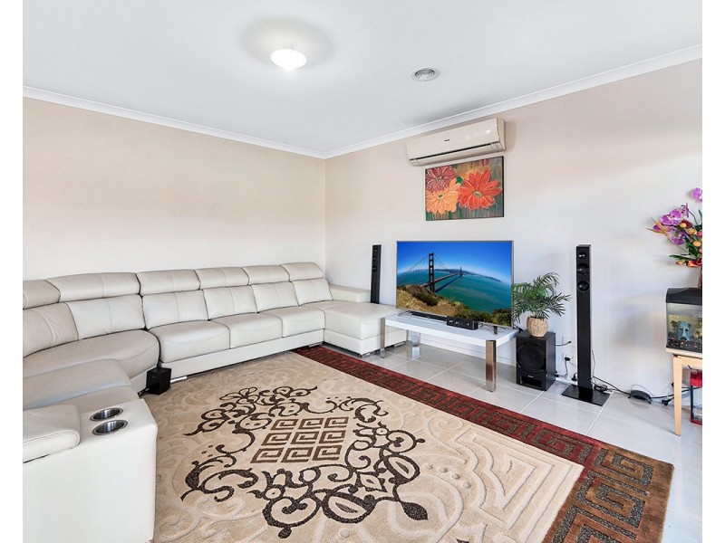 2 Watford Avenue, Cranbourne West VIC 3977