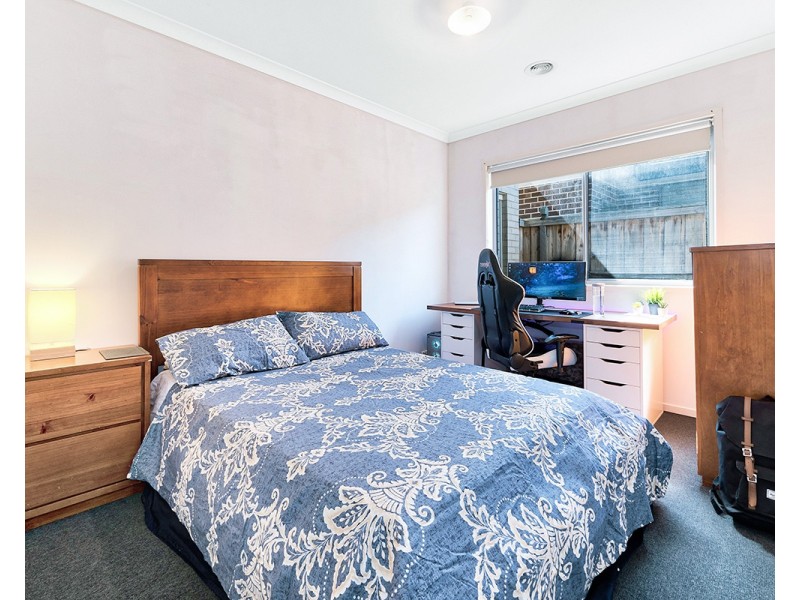 2 Watford Avenue, Cranbourne West VIC 3977