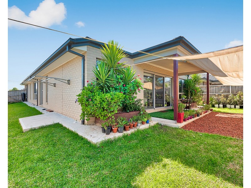 2 Watford Avenue, Cranbourne West VIC 3977