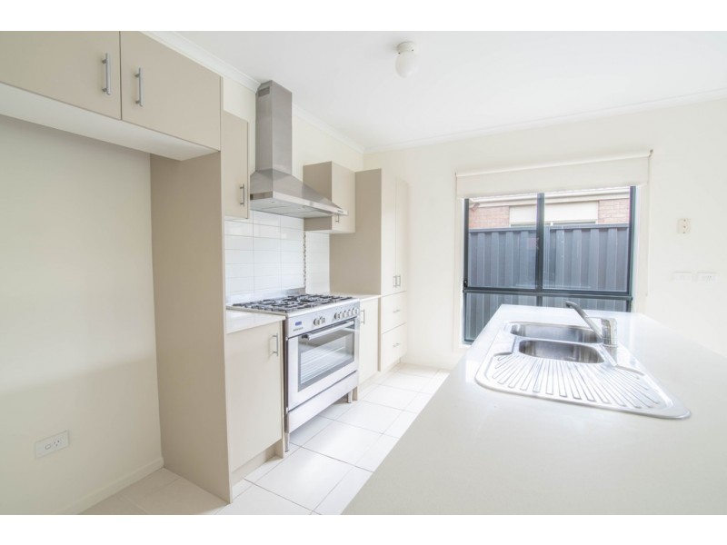 16 Elderberry Way, Pakenham VIC 3810