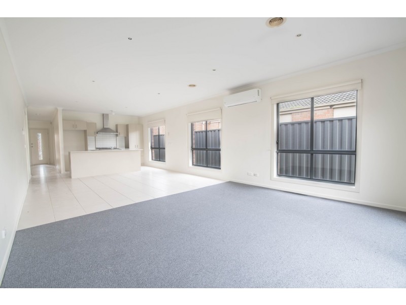 16 Elderberry Way, Pakenham VIC 3810