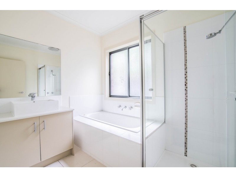 16 Elderberry Way, Pakenham VIC 3810