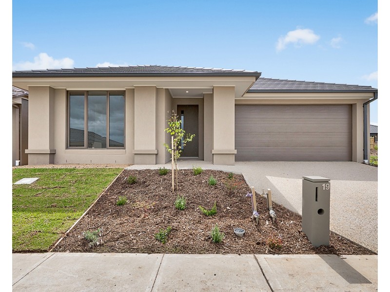 19 Outfield Road, Clyde VIC 3978