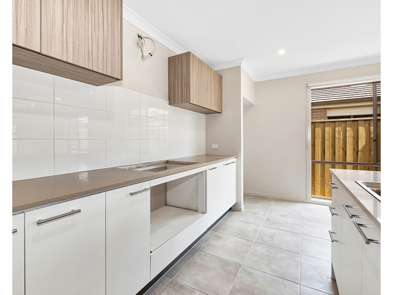 19 Outfield Road, Clyde VIC 3978