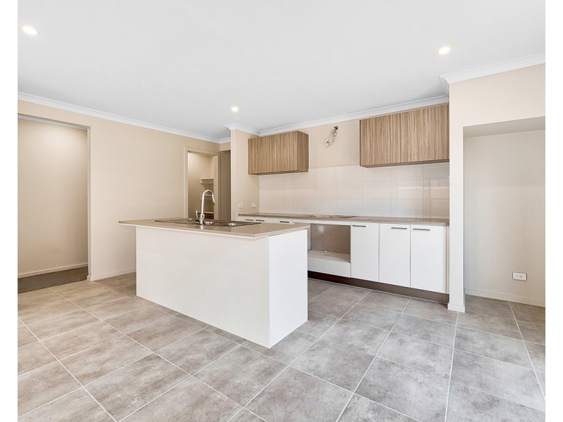 19 Outfield Road, Clyde VIC 3978