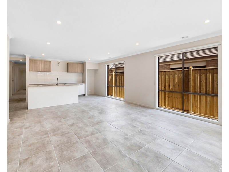 19 Outfield Road, Clyde VIC 3978