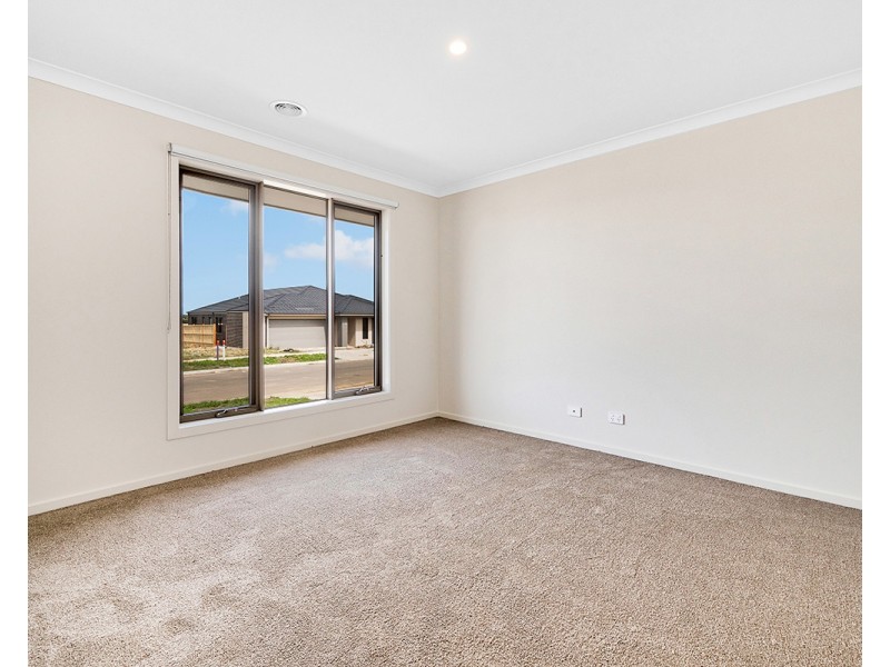 19 Outfield Road, Clyde VIC 3978