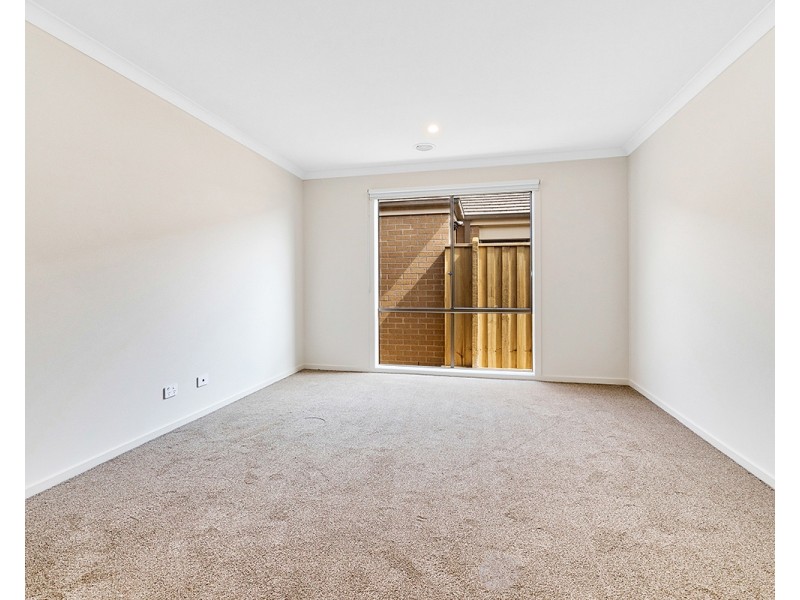 19 Outfield Road, Clyde VIC 3978