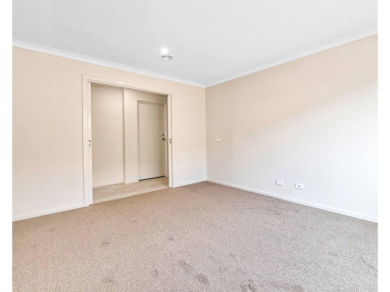 19 Outfield Road, Clyde VIC 3978
