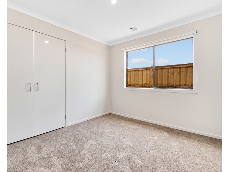 19 Outfield Road, Clyde VIC 3978