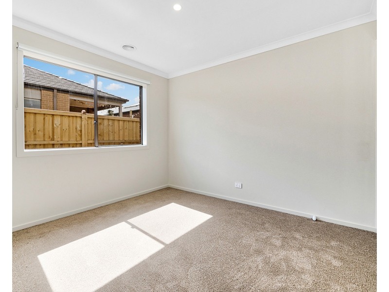 19 Outfield Road, Clyde VIC 3978