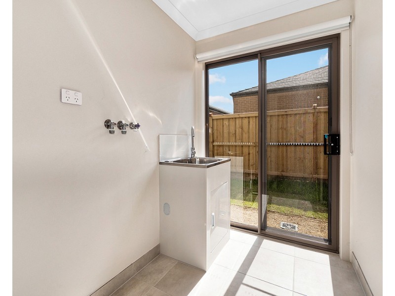 19 Outfield Road, Clyde VIC 3978