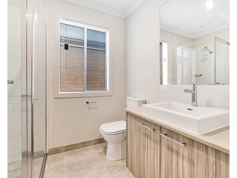 19 Outfield Road, Clyde VIC 3978