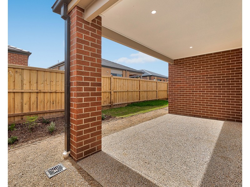 19 Outfield Road, Clyde VIC 3978