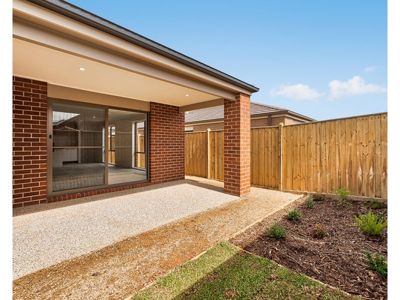 19 Outfield Road, Clyde VIC 3978