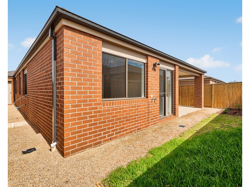 19 Outfield Road, Clyde VIC 3978