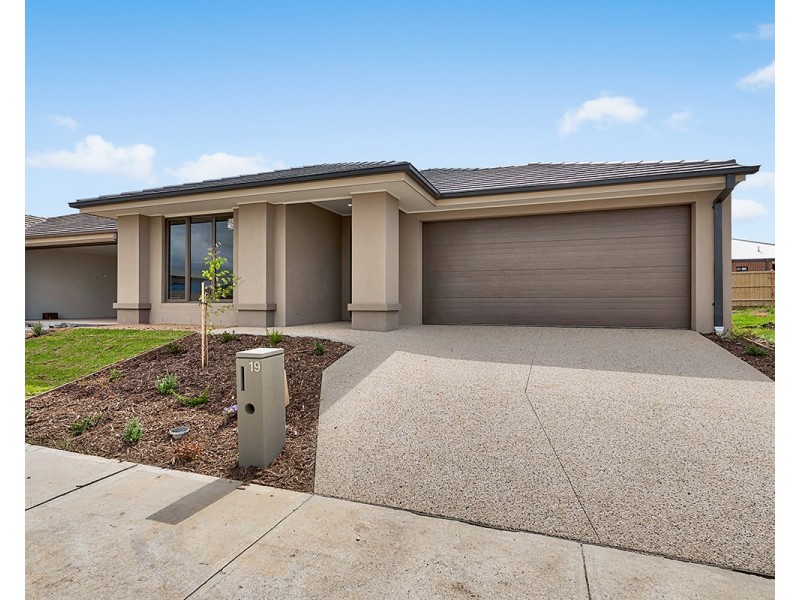 19 Outfield Road, Clyde VIC 3978