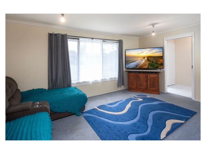 11 Farrer Close, Cranbourne VIC 3977