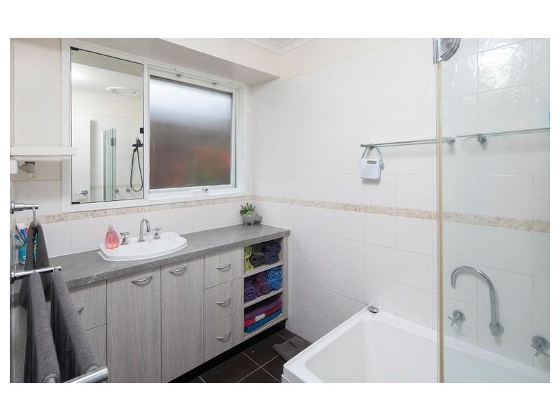 11 Farrer Close, Cranbourne VIC 3977