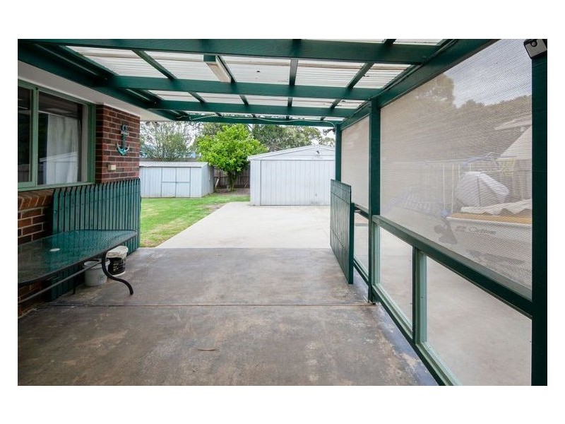 11 Farrer Close, Cranbourne VIC 3977