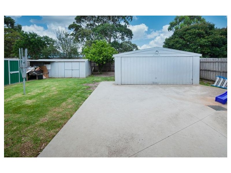 11 Farrer Close, Cranbourne VIC 3977