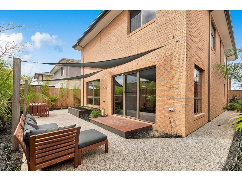 119 Thoroughbred Drive, Clyde North VIC 3978