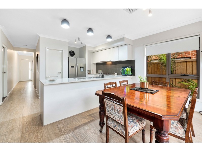 119 Thoroughbred Drive, Clyde North VIC 3978