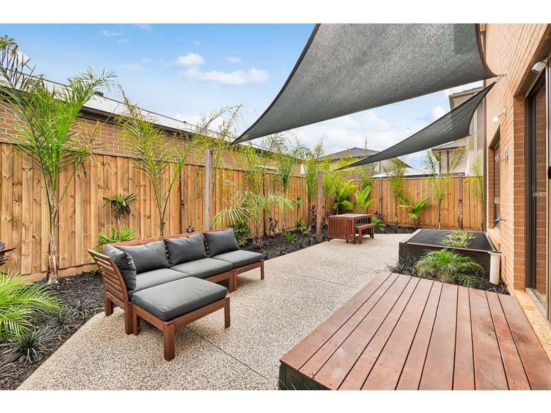 119 Thoroughbred Drive, Clyde North VIC 3978