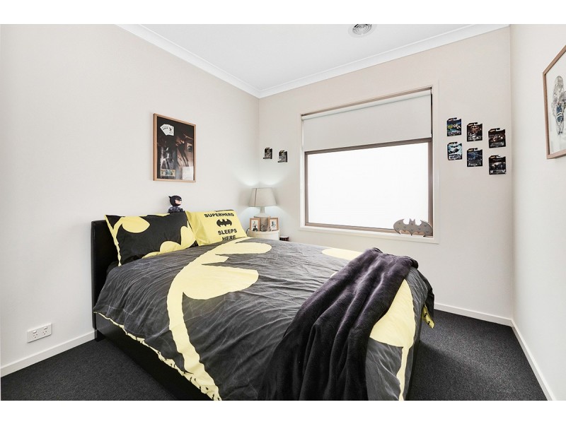 119 Thoroughbred Drive, Clyde North VIC 3978