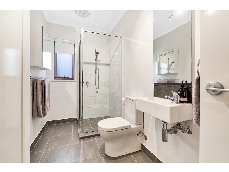 119 Thoroughbred Drive, Clyde North VIC 3978