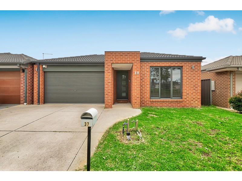37 Barossa Drive, Clyde North VIC 3978