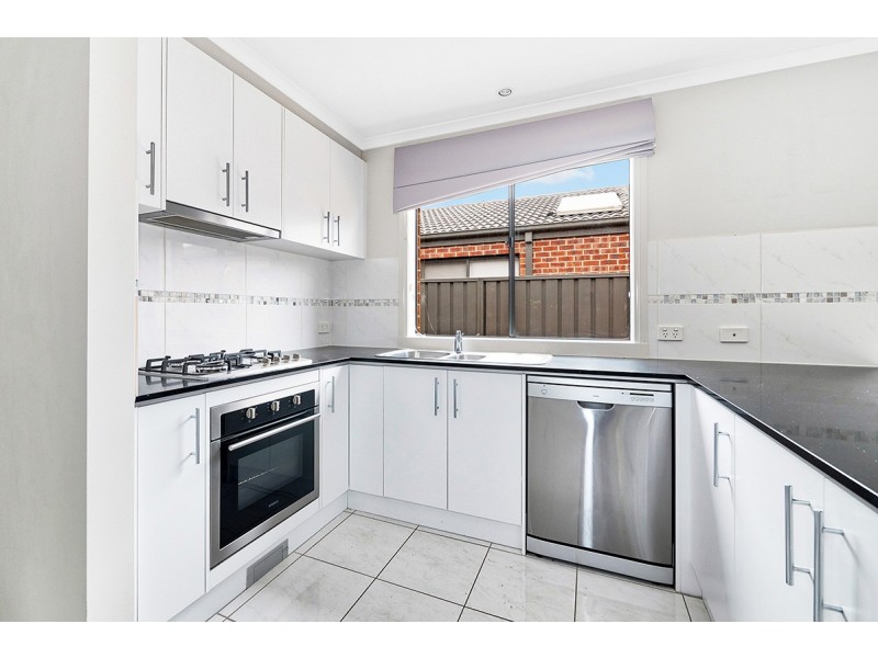 37 Barossa Drive, Clyde North VIC 3978